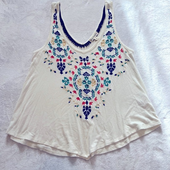 Love on a Hanger White Embroidered Tank Top - Picture 3 of 3